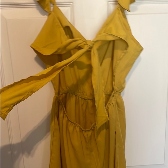Yellow Ruffle Strap Romper - Picture 3 of 4